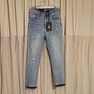 Stylish Light Blue Cropped Jeans